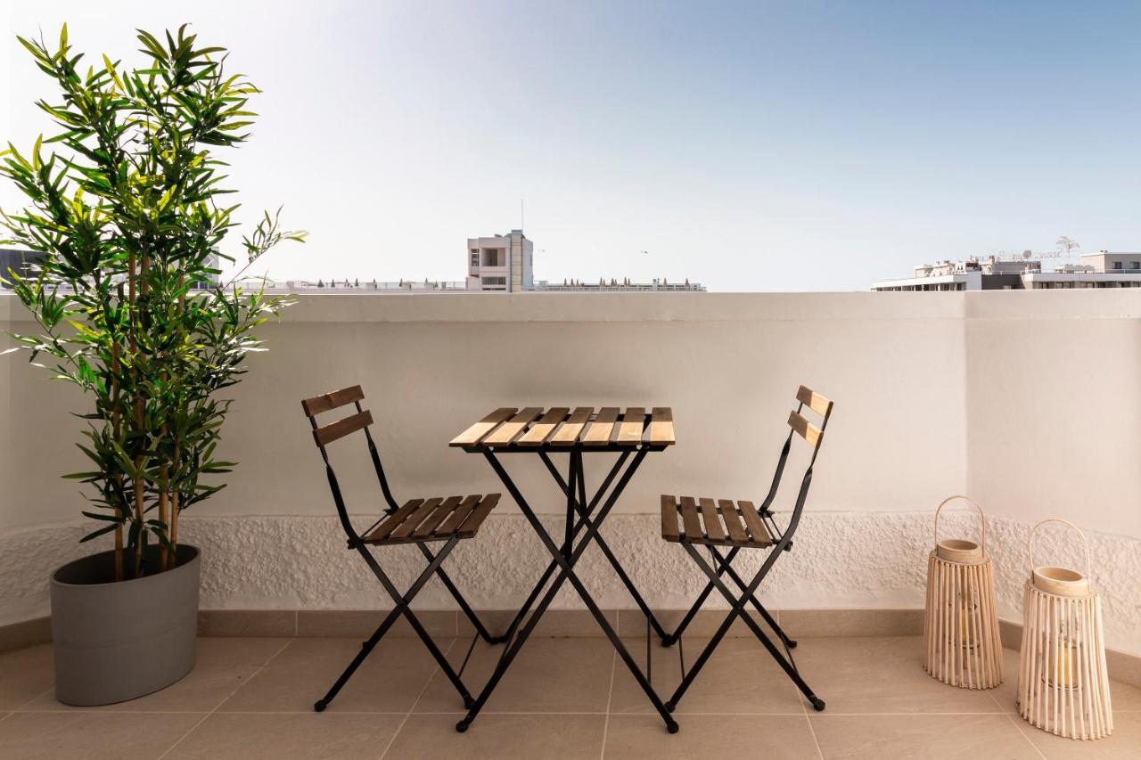 Homeforguest Modern And Recently Renovated Apartment In Arona Arona  Εξωτερικό φωτογραφία
