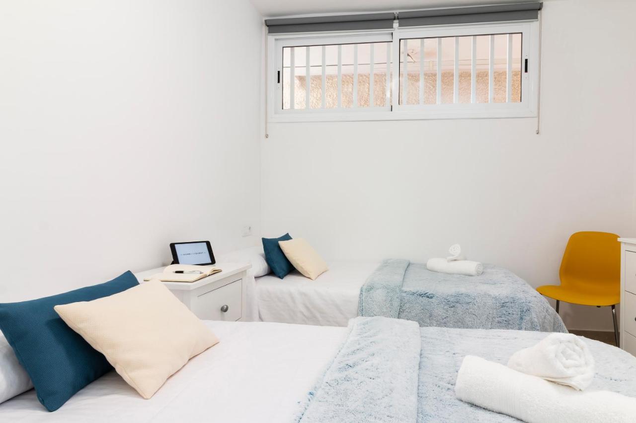 Homeforguest Modern And Recently Renovated Apartment In Arona Arona  Εξωτερικό φωτογραφία