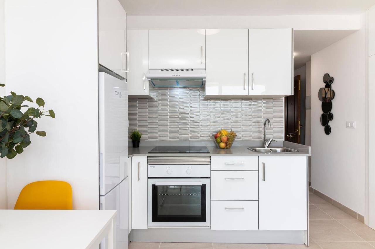 Homeforguest Modern And Recently Renovated Apartment In Arona Arona  Εξωτερικό φωτογραφία
